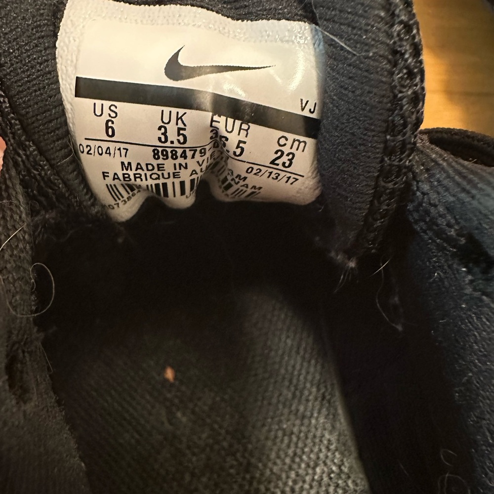 Nike Black and White Flex TR 7 Mesh Sneakers - Picture 4 of 5